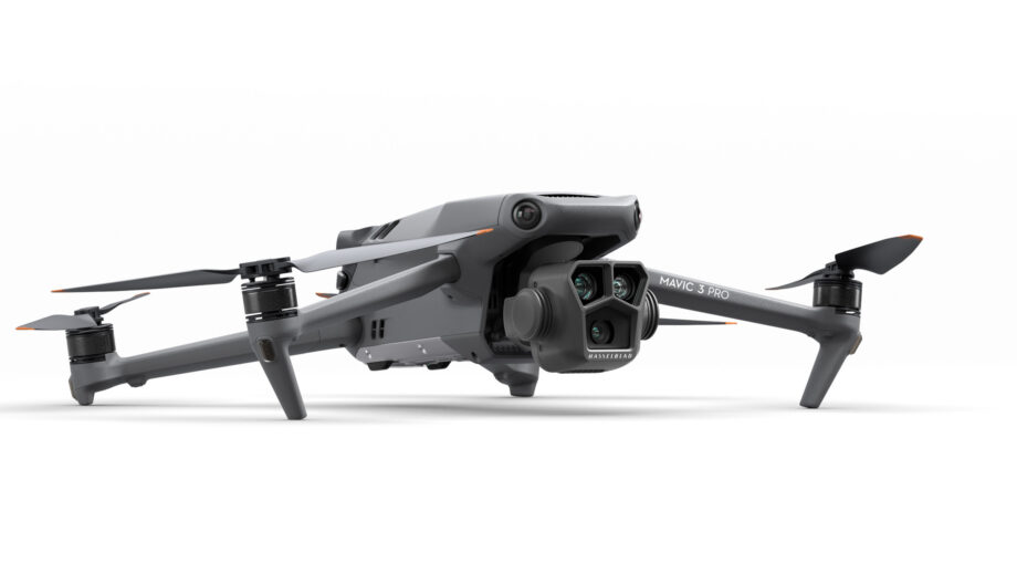 DJI Mavic 3 Pro Fly More Combo (DJI RC)