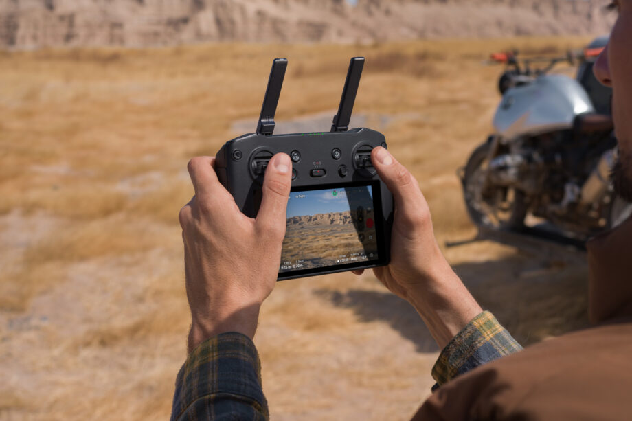 DJI Mavic 3 Pro Cine Premium Combo (DJI RC Pro)