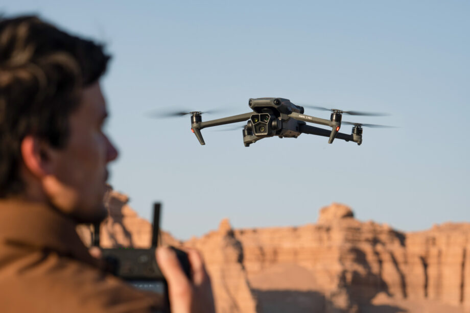 DJI Mavic 3 Pro Fly More Combo (DJI RC)
