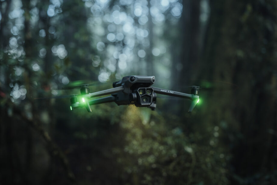 DJI Mavic 3 Pro Fly More Combo (DJI RC Pro)
