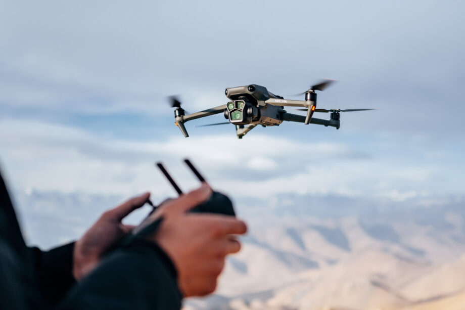 DJI Mavic 3 Pro Cine Premium Combo (DJI RC Pro)
